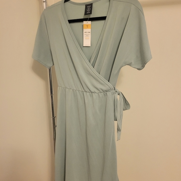 Wrap dress - Picture 3 of 9